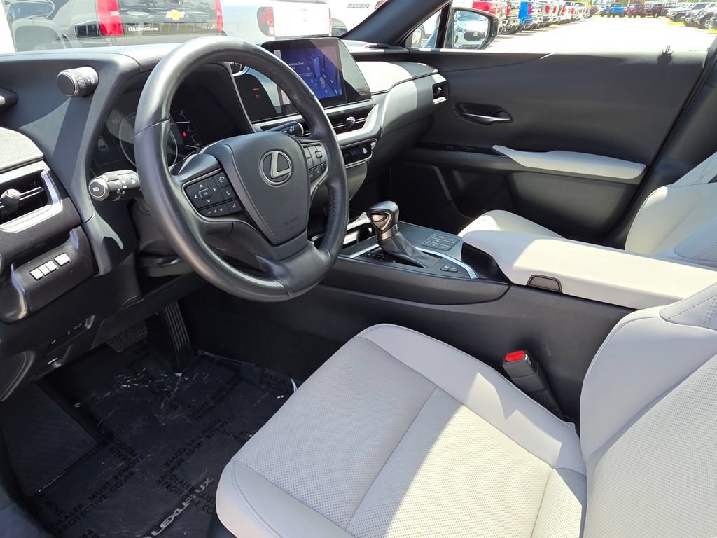 Used 2023 Lexus UX 250h FWD w/ Accessory Package (Z1) image 24
