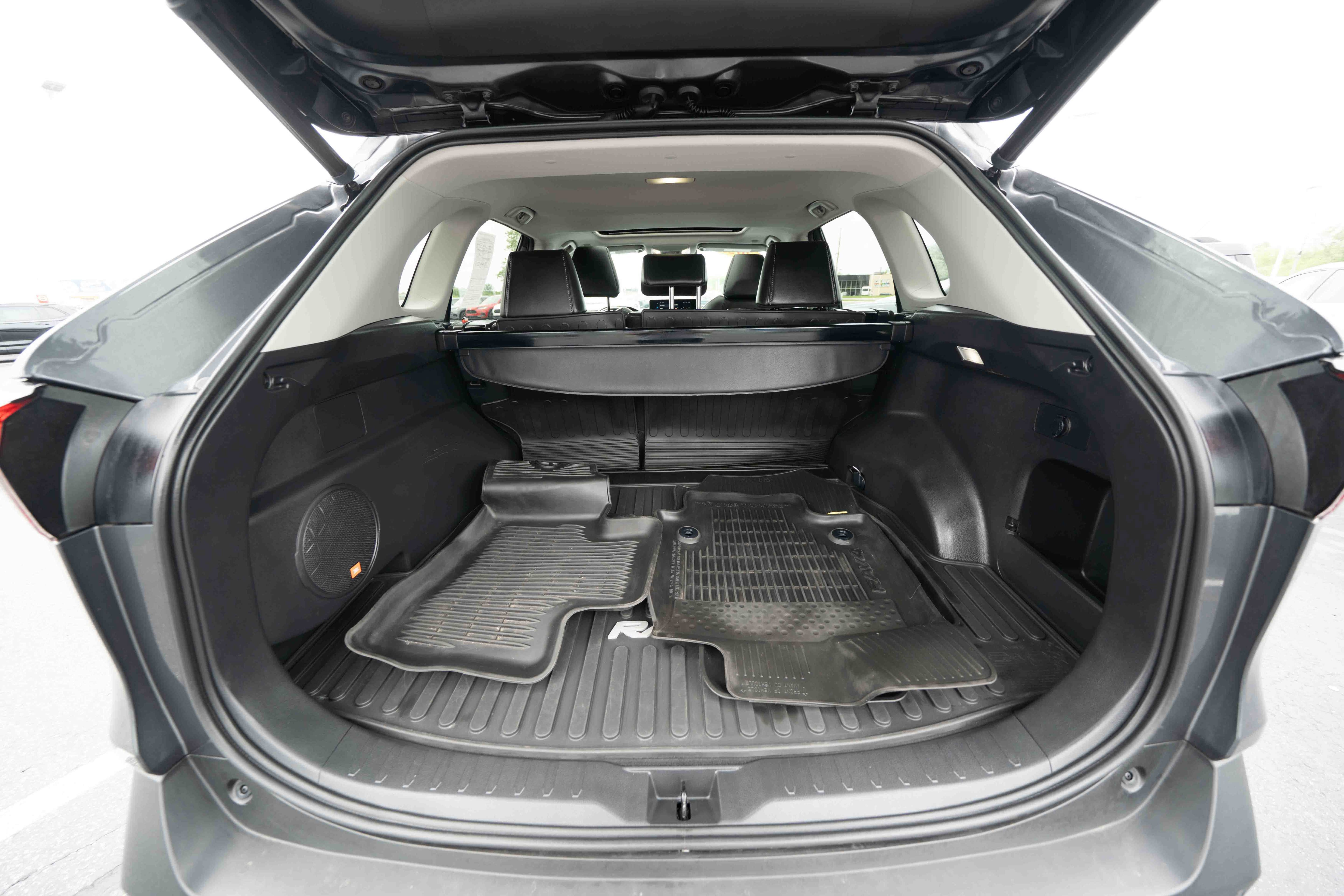 Used 2023 Toyota RAV4 XLE Premium AWD/4WD image 28