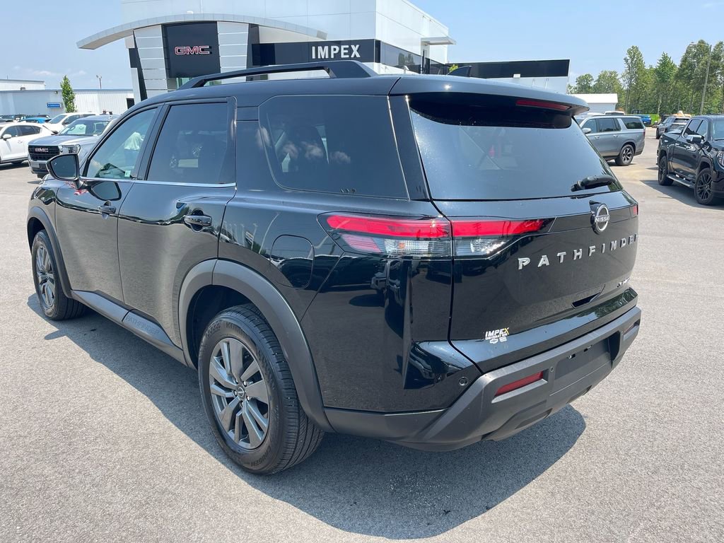 Used 2024 Nissan Pathfinder SV image 3