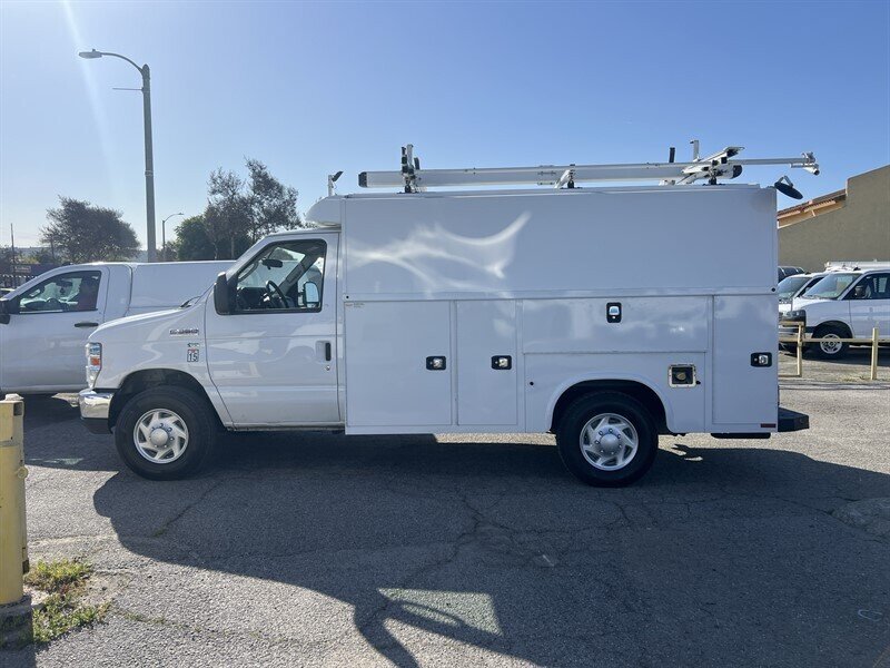 Used 2019 Ford E-350 and Econoline 350 Super Duty w/ Power Windows & Locks Group RWD image 4