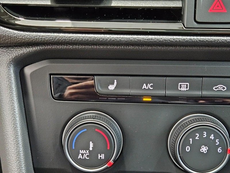 Used 2022 Volkswagen Taos SE w/ Panoramic Sunroof Package image 18