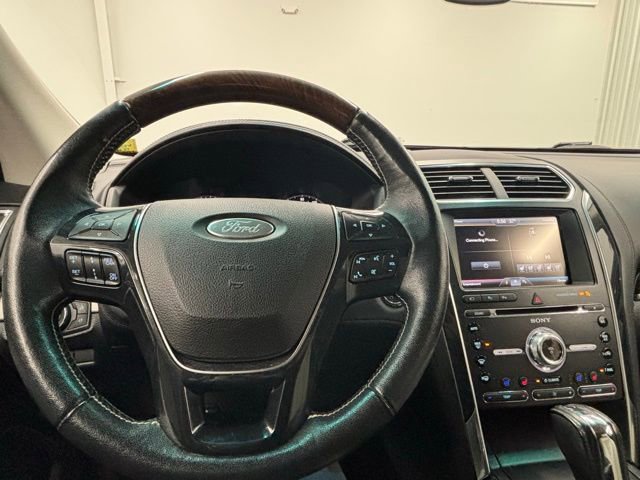 Used 2016 Ford Explorer Platinum image 24