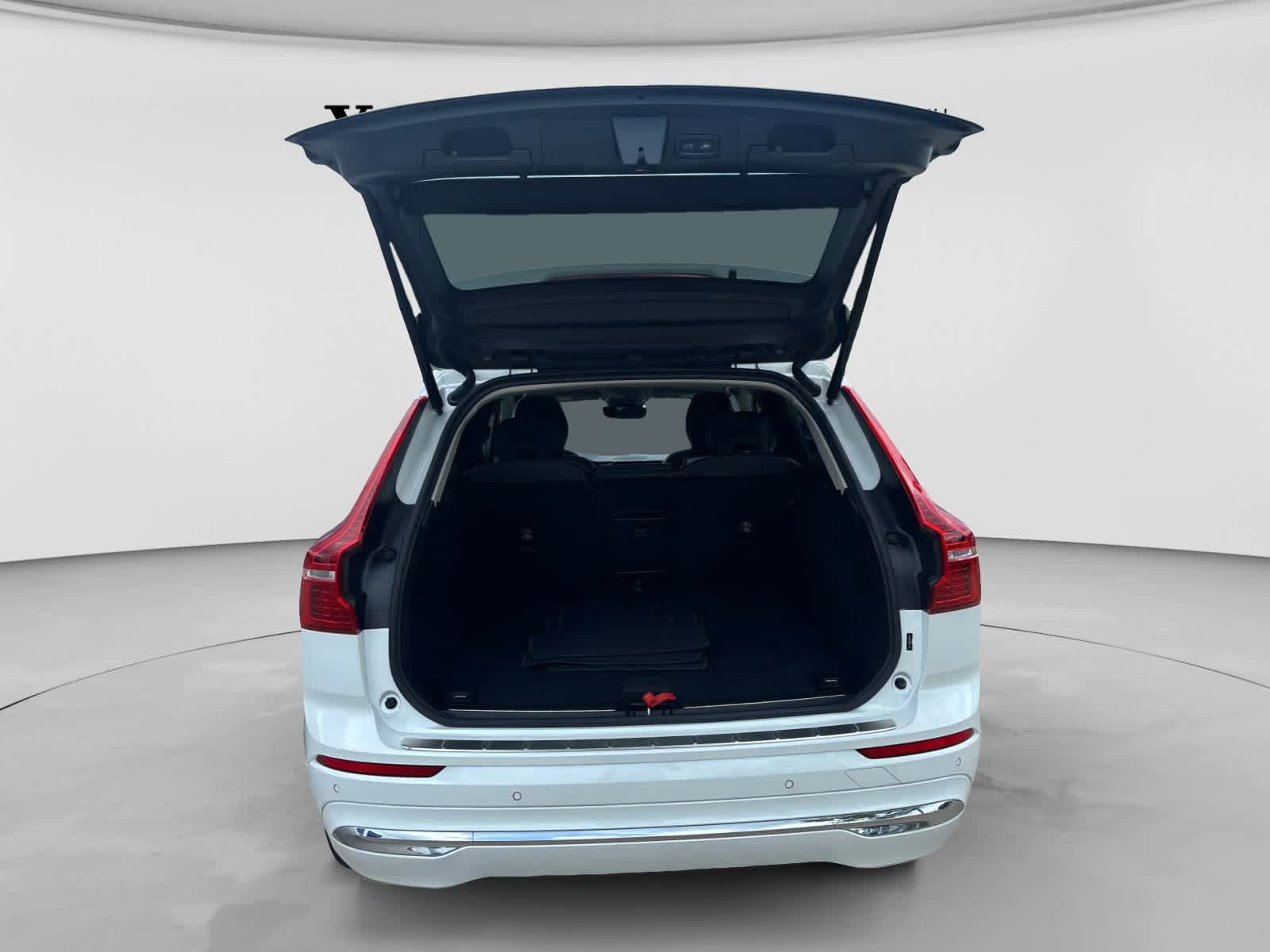Used 2023 Volvo XC60 B5 Plus w/ Climate Package AWD/4WD image 7