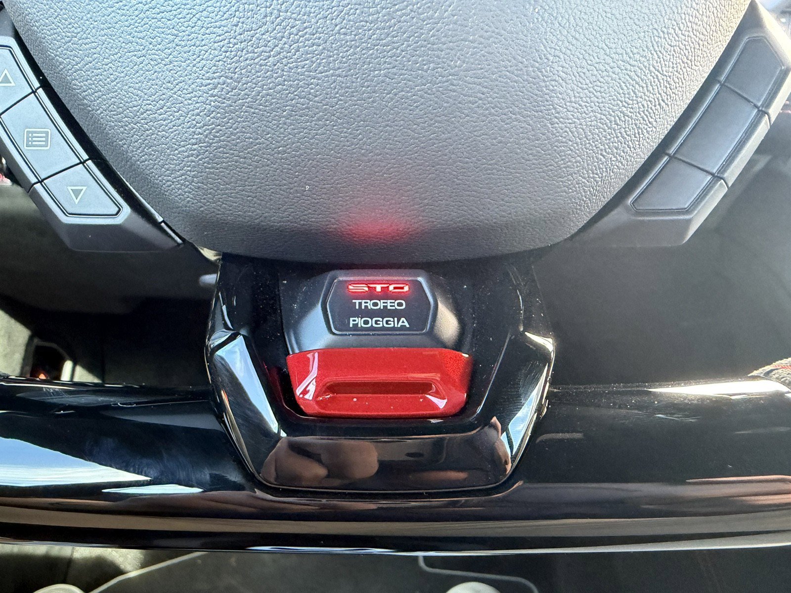 Used 2024 Lamborghini Huracan STO RWD image 25