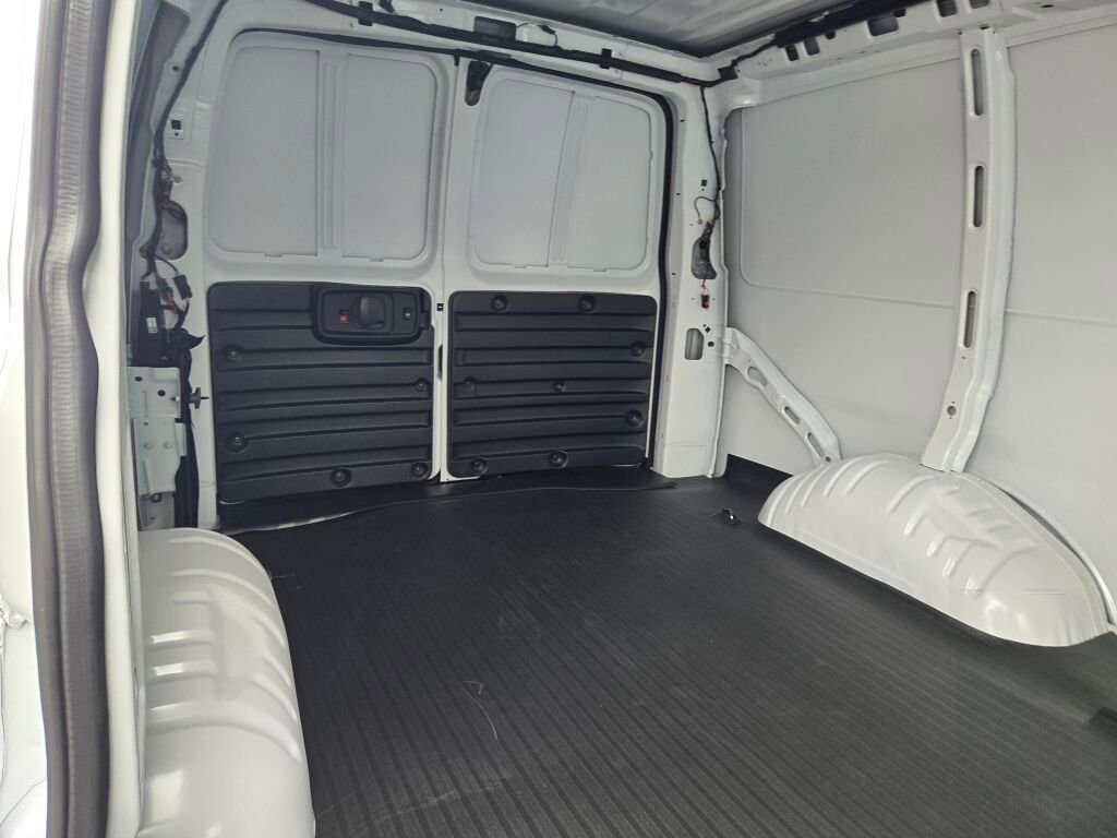 New 2026 Chevrolet Express 2500 image 8