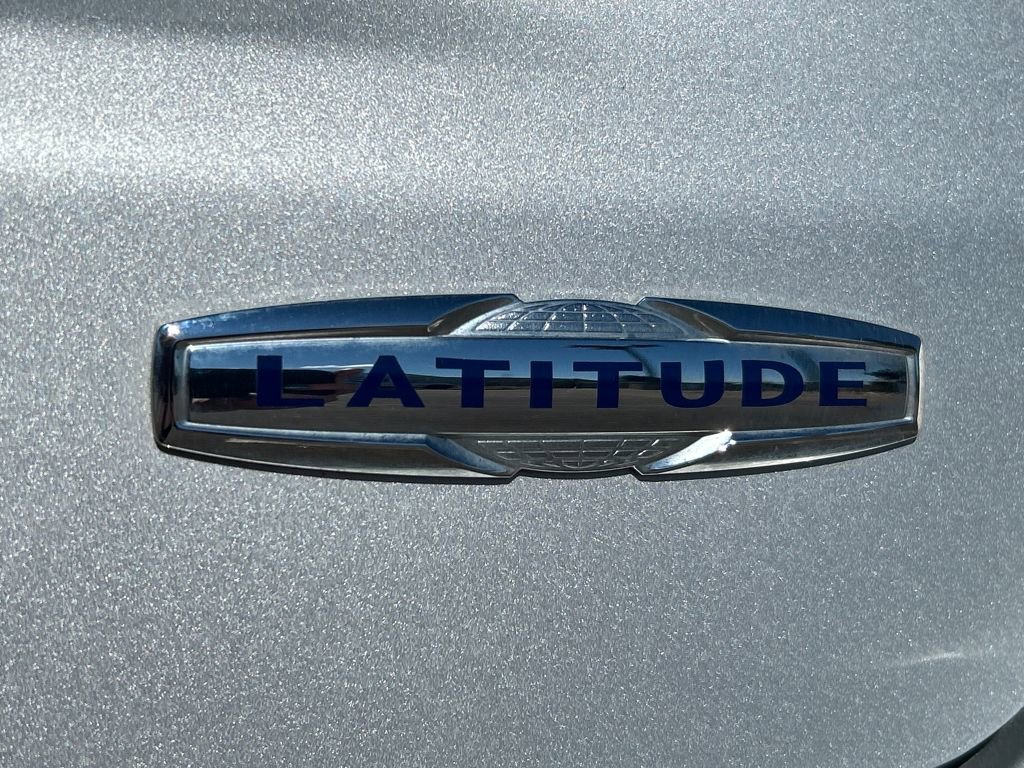 Used 2024 Jeep Compass Latitude image 24