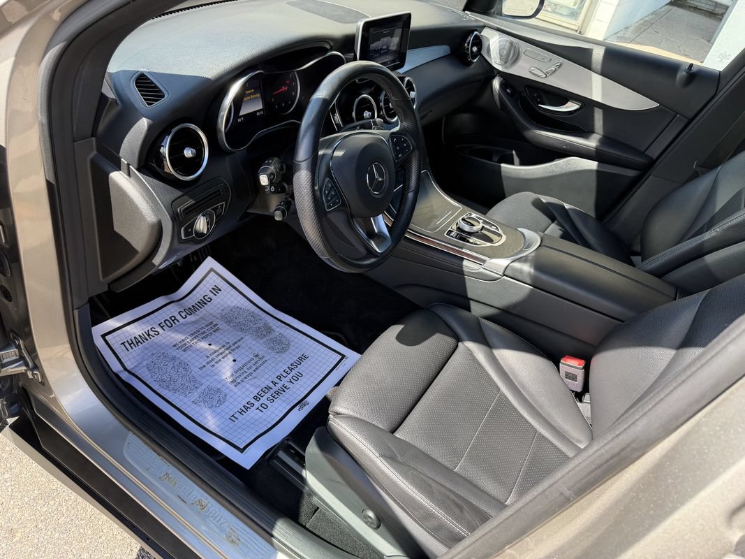 Used 2019 Mercedes-Benz GLC 300 4MATIC w/ Premium Package image 16