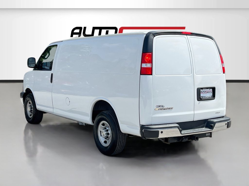 Used 2024 Chevrolet Express 2500 w/ Driver Convenience Package RWD image 5