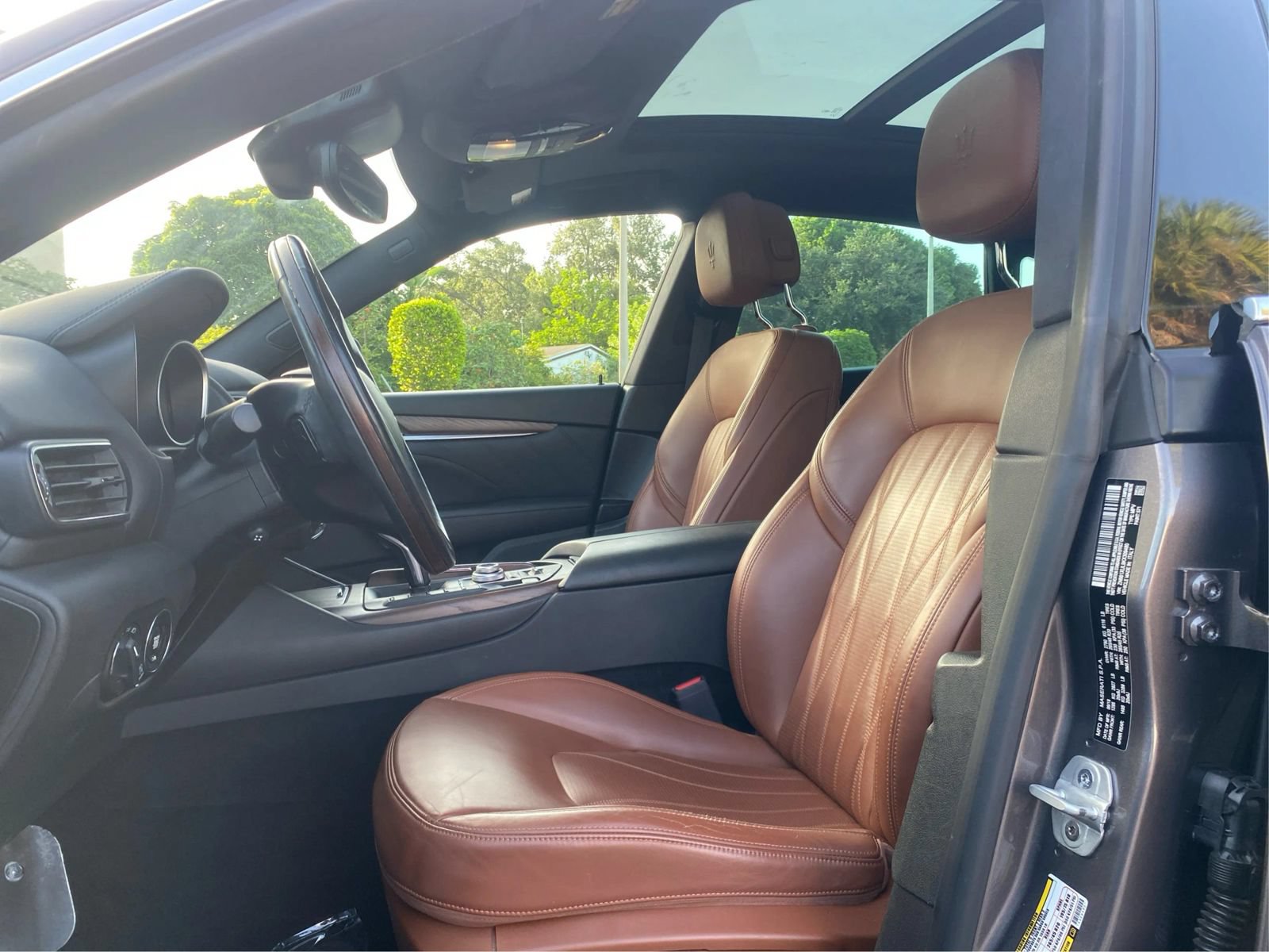 Used 2019 Maserati Levante GranLusso AWD/4WD image 9