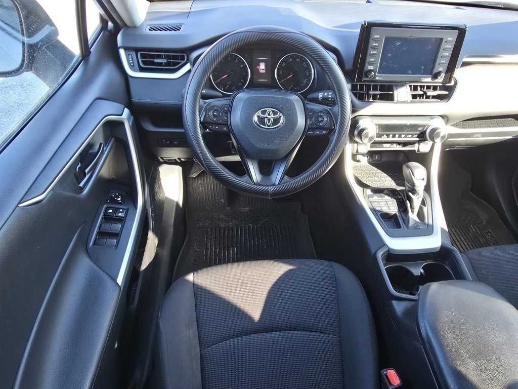 Used 2021 Toyota RAV4 LE image 17