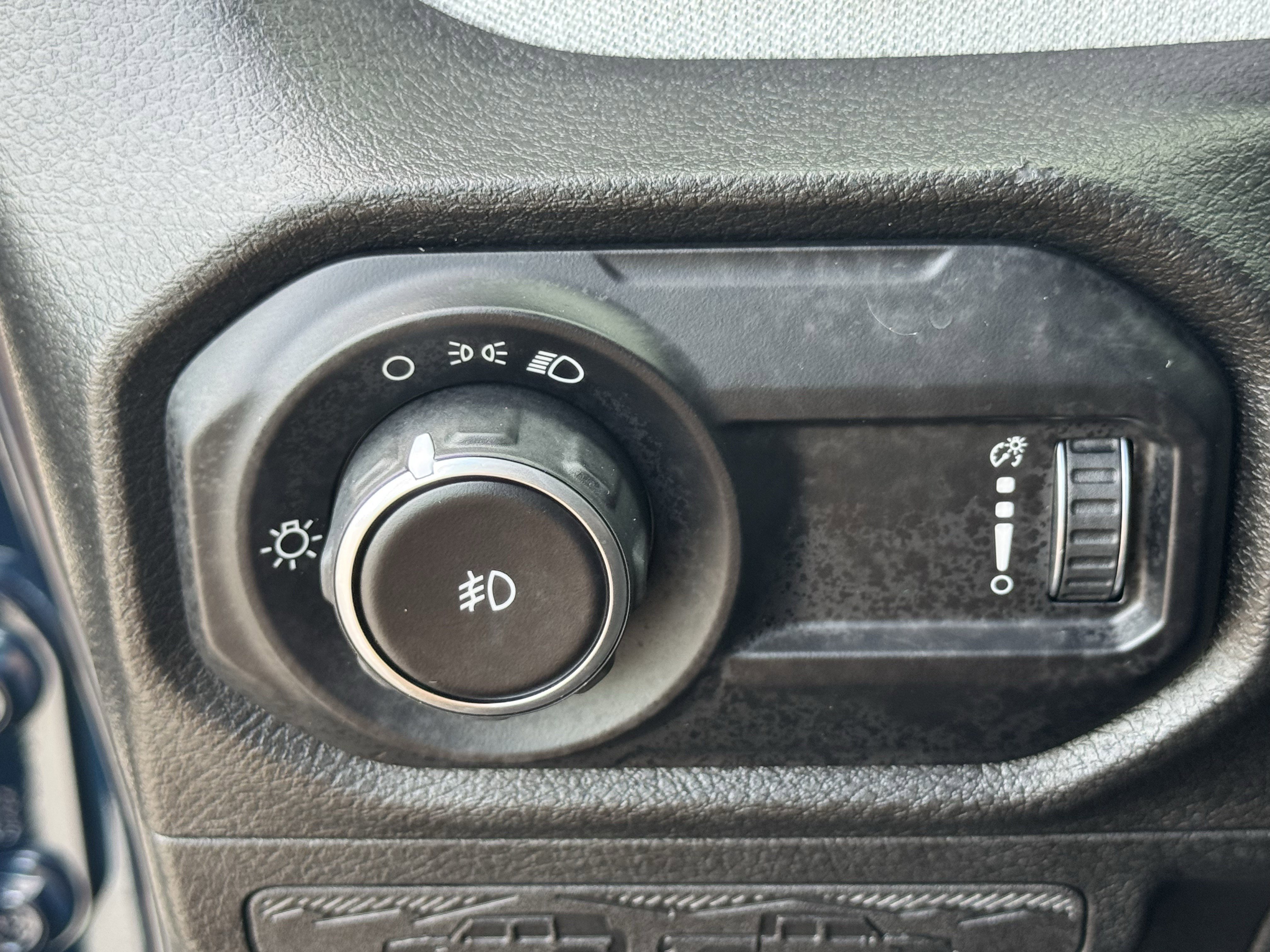 Used 2025 Jeep Wrangler Sport image 26