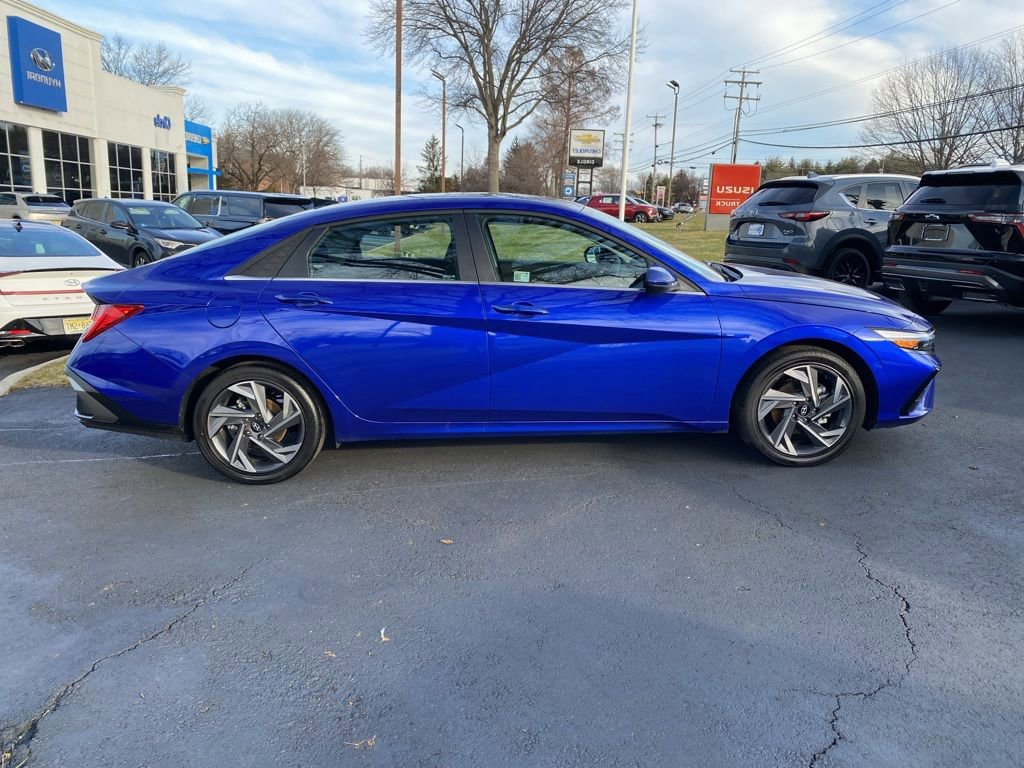 New 2025 Hyundai Elantra SEL w/ Cargo Package image 2
