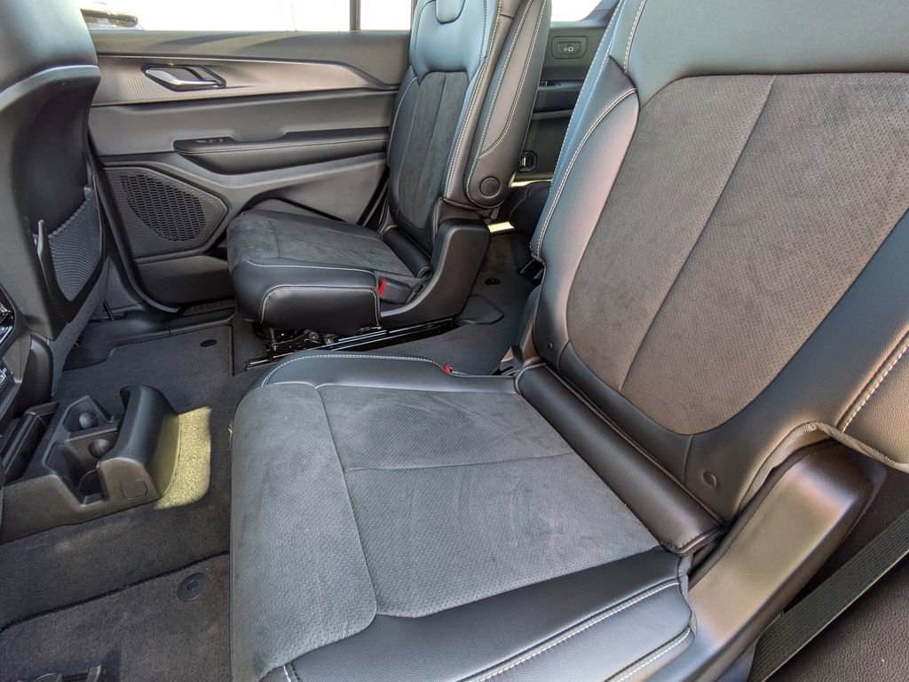 New 2025 Jeep Grand Cherokee L Altitude image 30