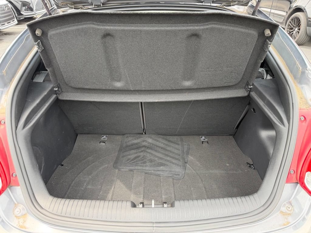 Used 2017 Hyundai Veloster Value Edition FWD image 19