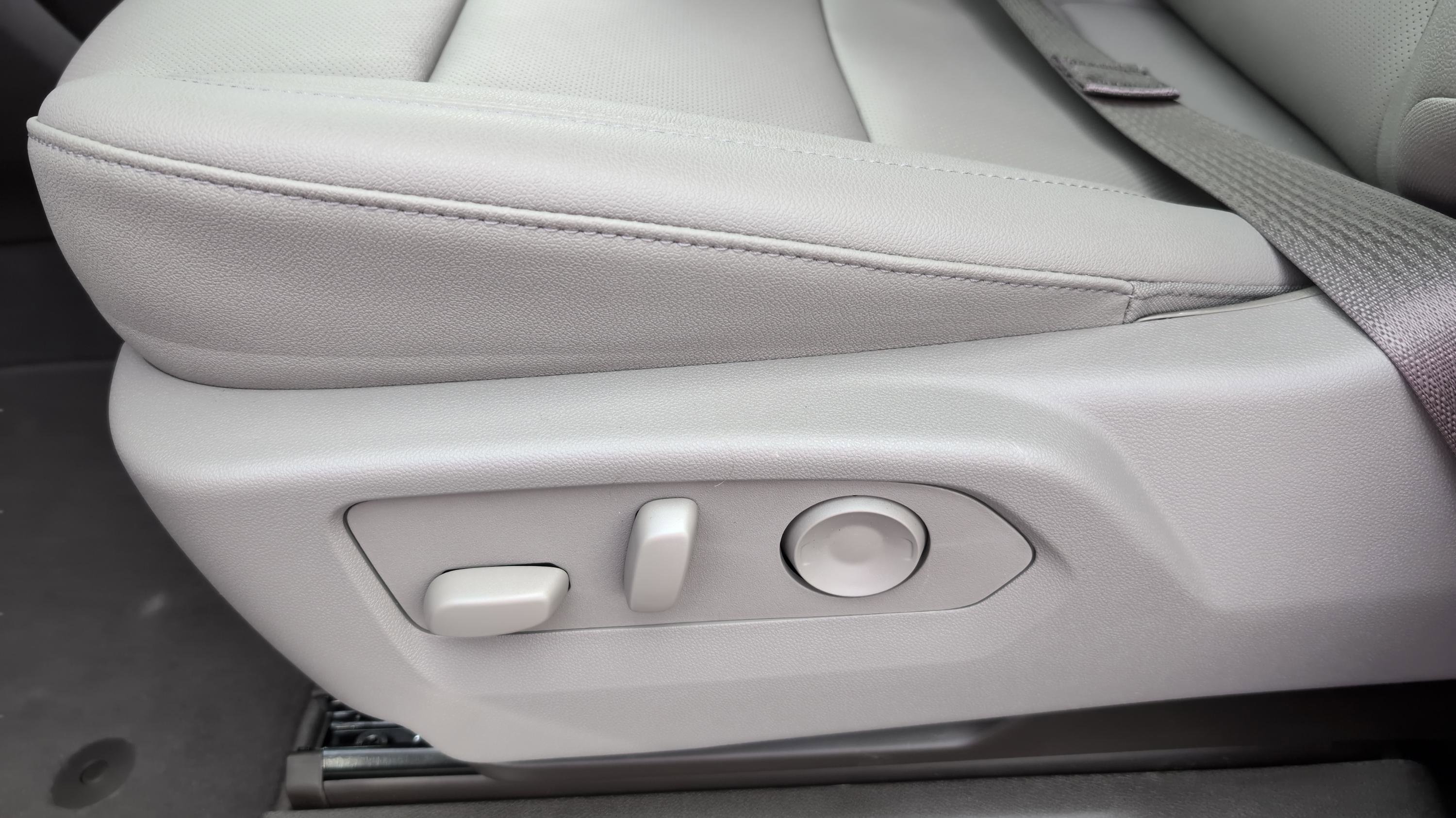 New 2025 GMC Sierra 2500 SLT w/ SLT Convenience Package image 19