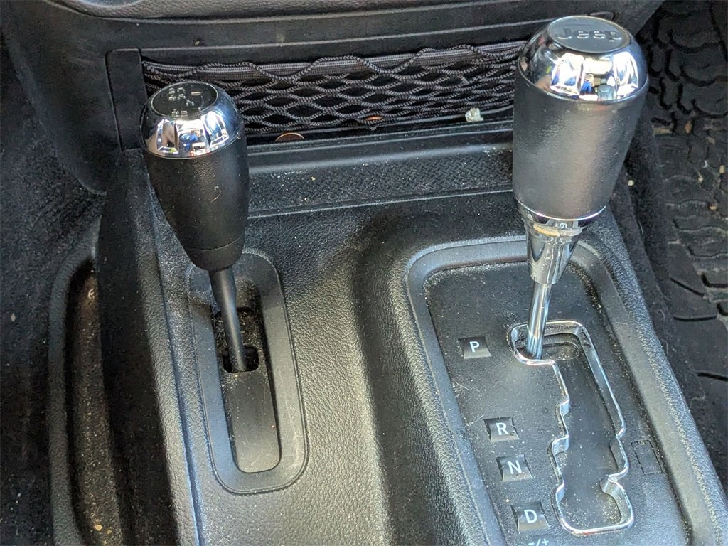 Used 2018 Jeep Wrangler Unlimited Sahara image 12