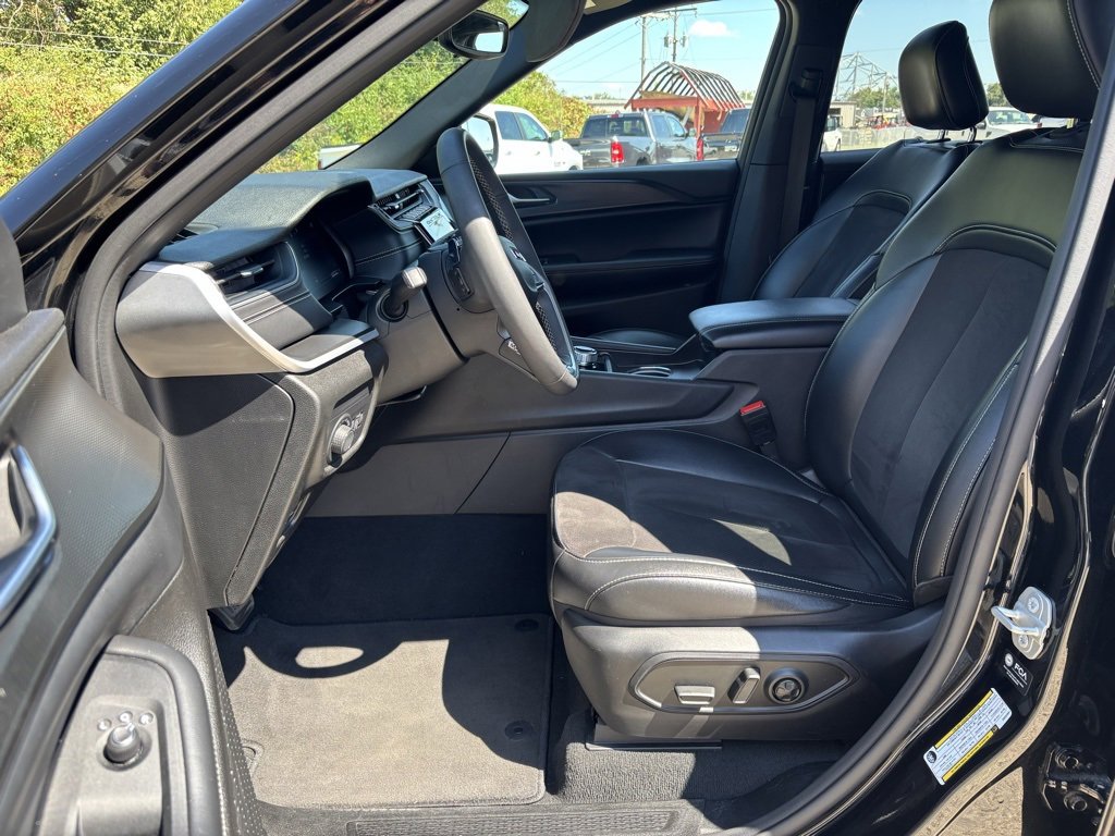 Used 2024 Jeep Grand Cherokee L Laredo image 21