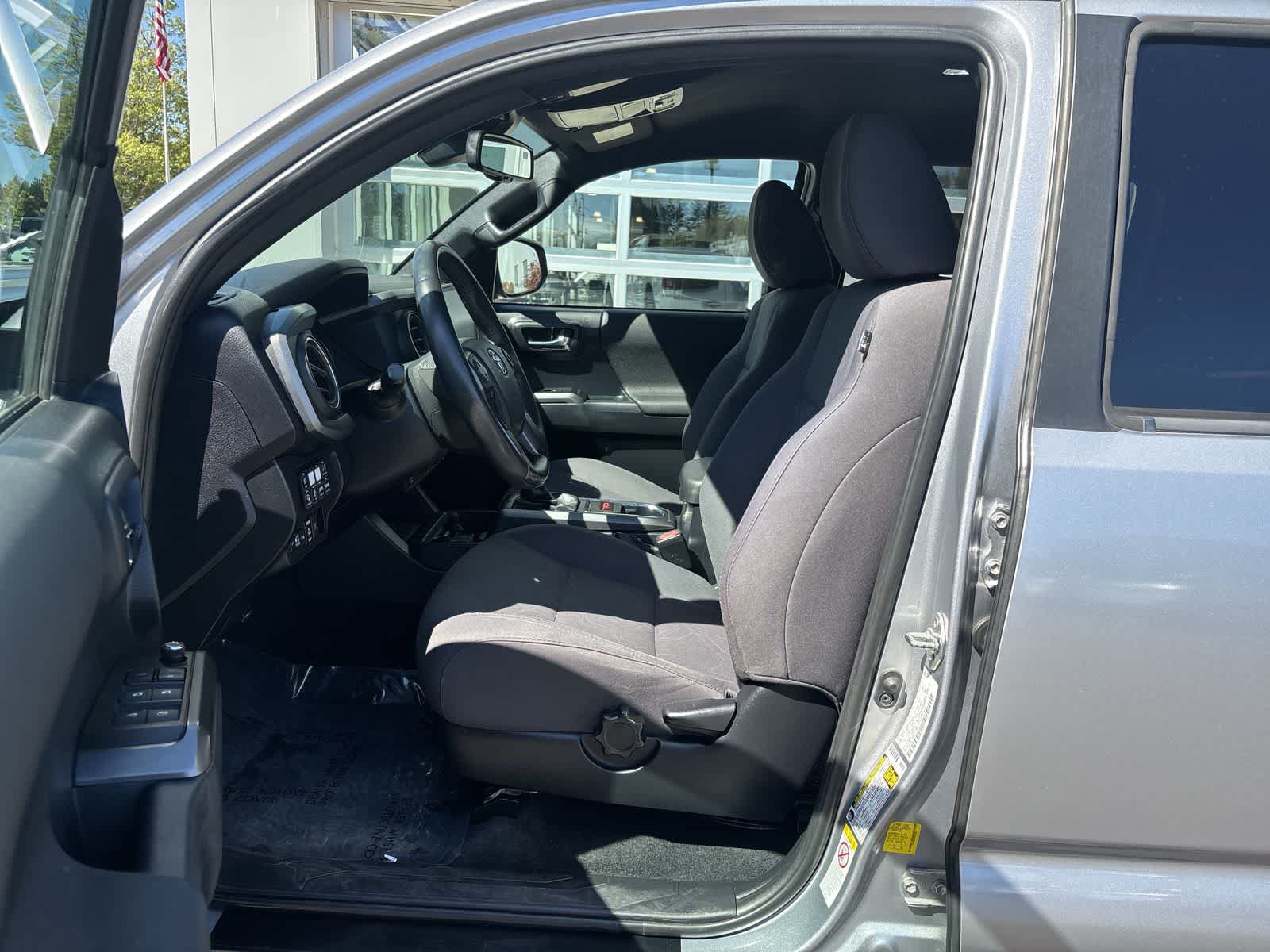 Used 2018 Toyota Tacoma TRD Sport w/ Technology Package AWD/4WD image 12