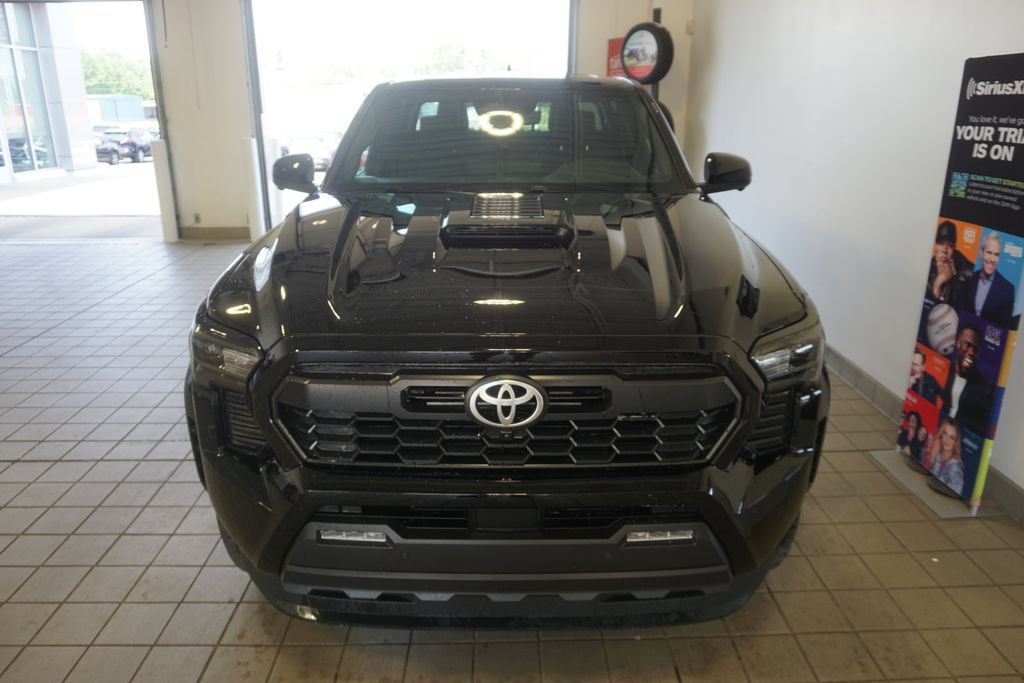 Used 2025 Toyota Tacoma TRD Sport w/ TRD Sport Premium Package AWD/4WD image 16
