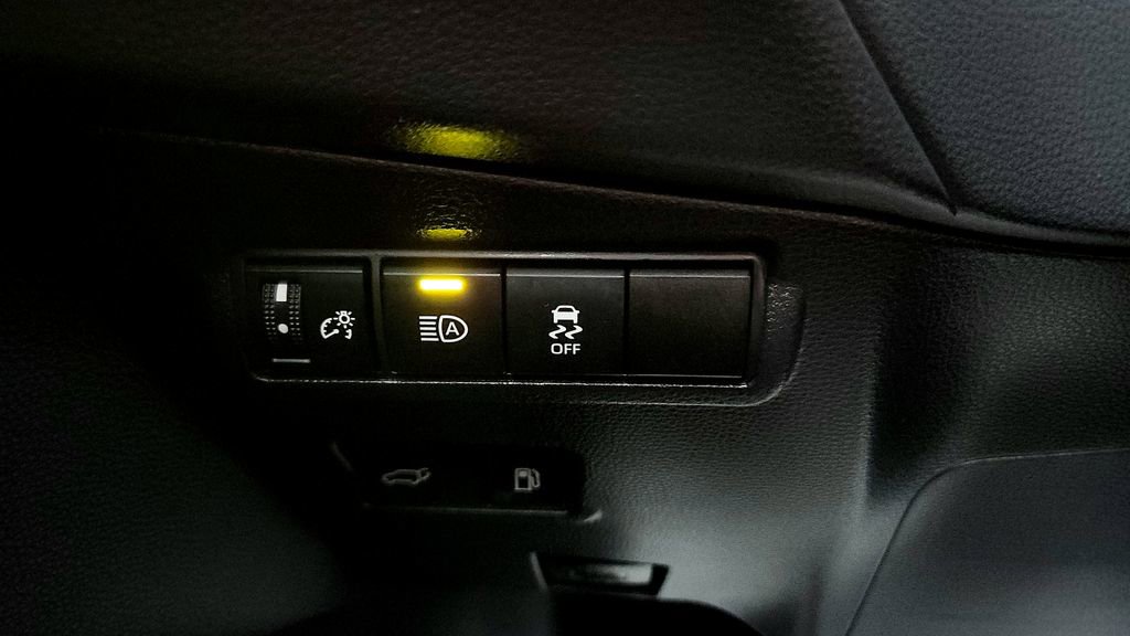Used 2025 Toyota Corolla Cross AWD Hybrid w/ Convenience Package image 33