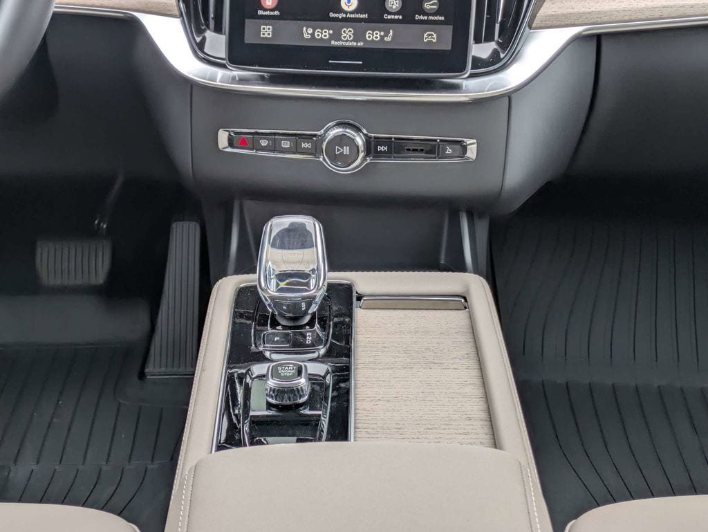 New 2026 Volvo XC90 T8 Plus w/ Protection Package Premier AWD/4WD image 25