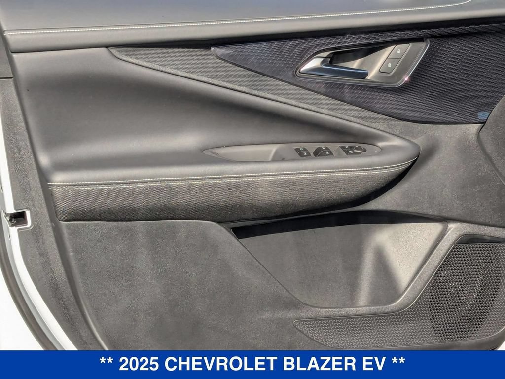 New 2025 Chevrolet Blazer EV LT AWD/4WD image 10
