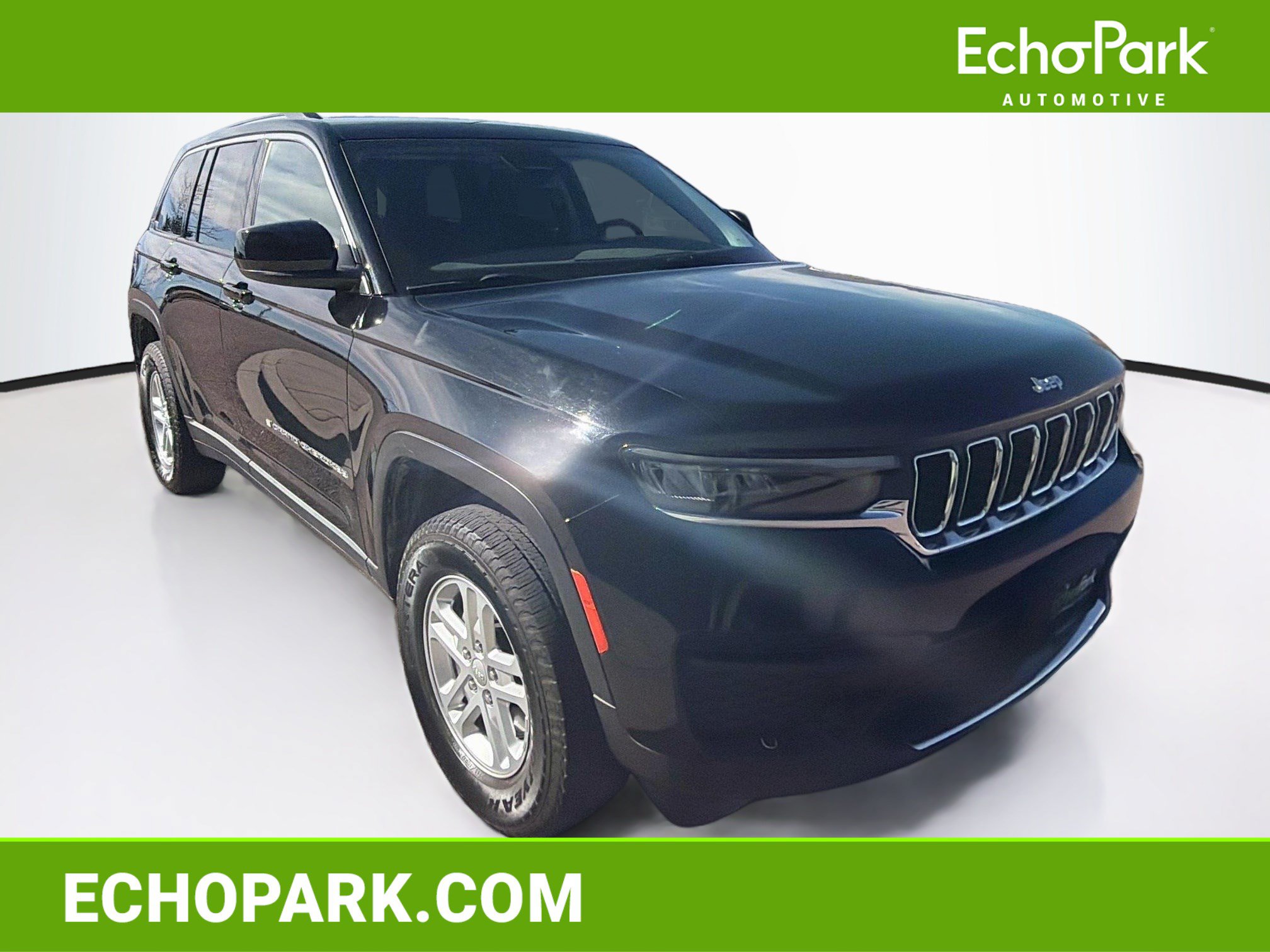 Used 2023 Jeep Grand Cherokee Laredo w/ Luxury Tech Group I AWD/4WD image 1