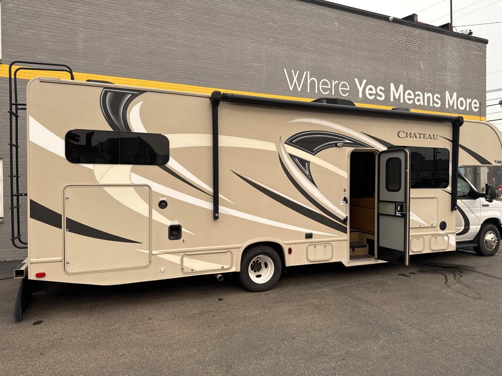 Used 2016 Ford E-450 and Econoline 450 Super Duty w/ Motorhome Prep Package RWD image 8