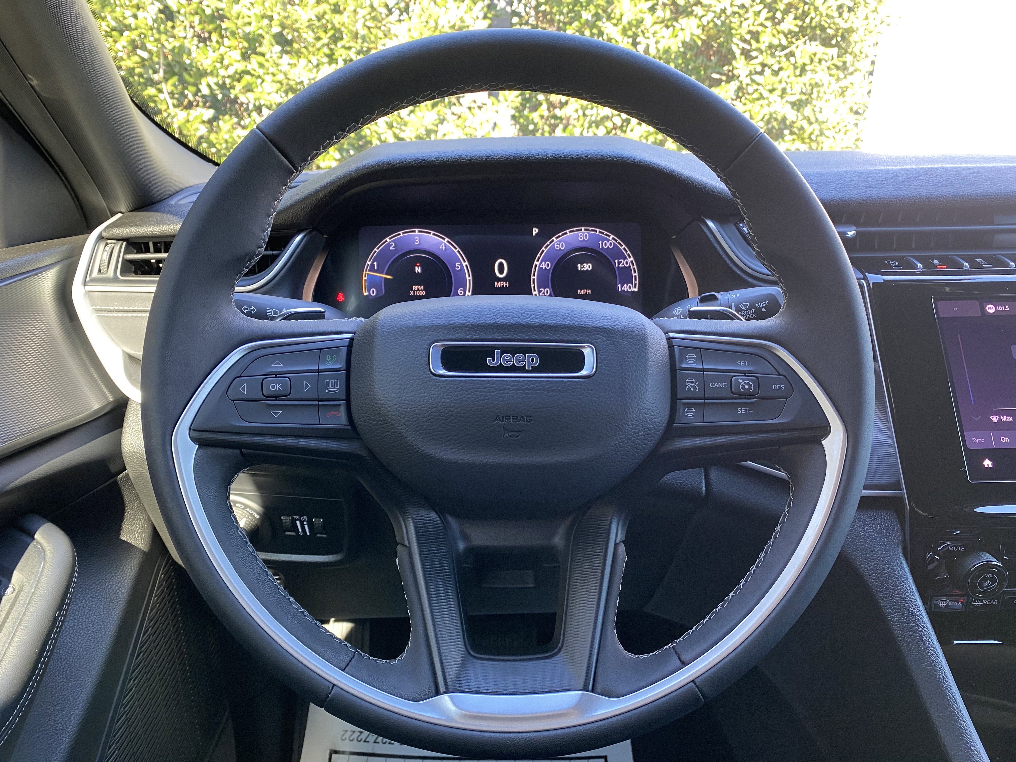 Used 2025 Jeep Grand Cherokee Laredo X image 18