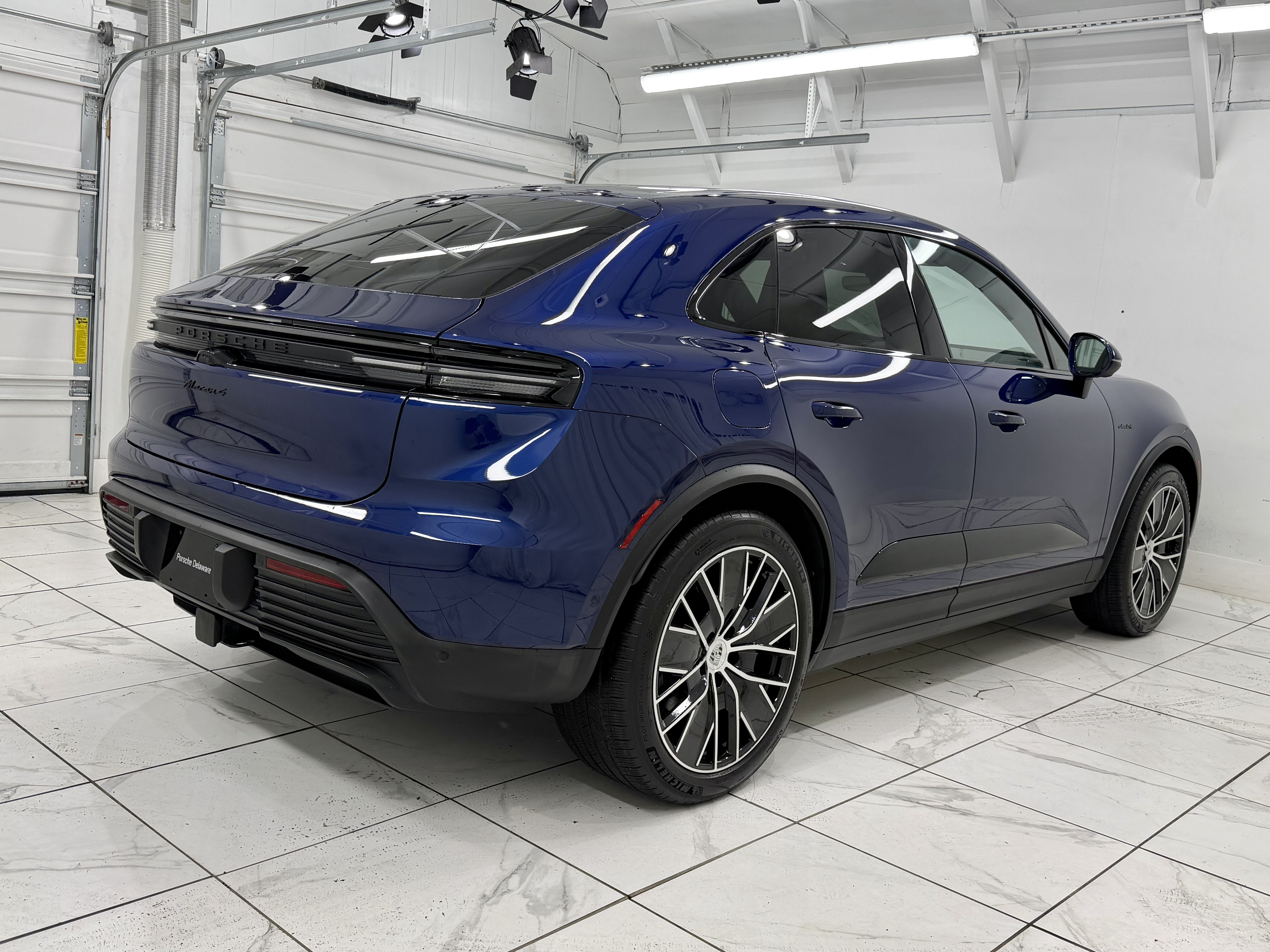 Certified 2025 Porsche Macan 4 Electric AWD/4WD image 11