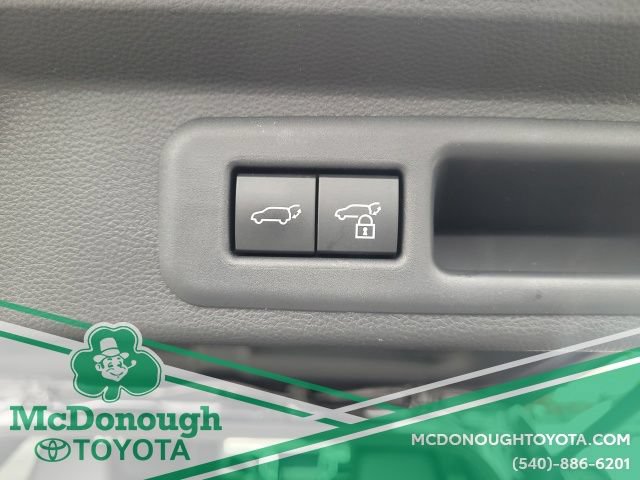 Used 2024 Toyota Sequoia Platinum AWD/4WD image 8