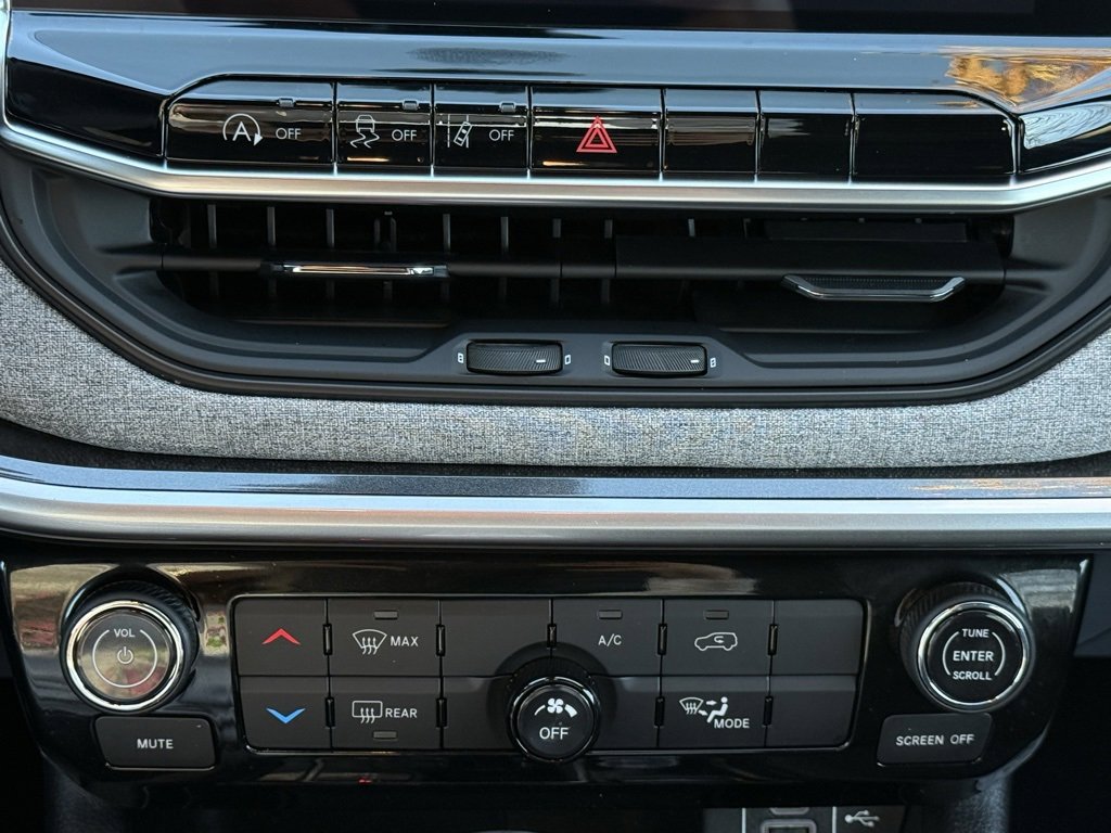 Used 2024 Jeep Compass Sport image 16