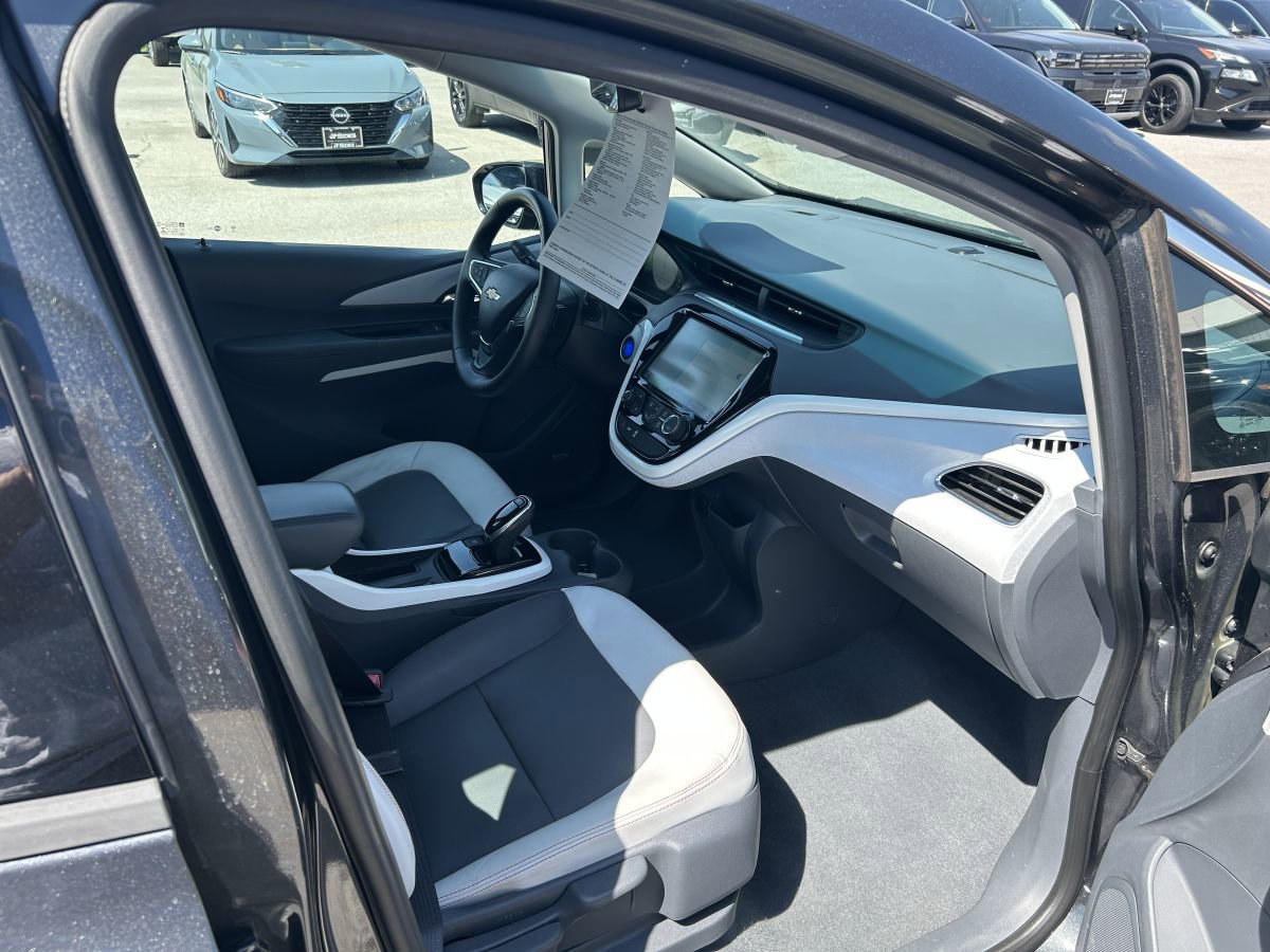 Used 2017 Chevrolet Bolt Premier w/ Driver Confidence II Package FWD image 12
