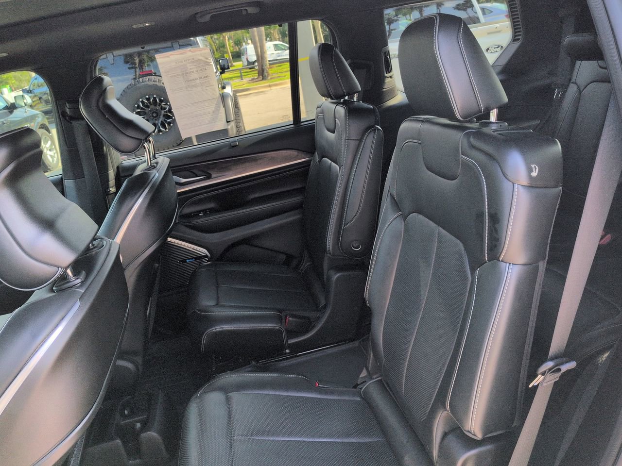 Certified 2023 Jeep Grand Cherokee L Overland w/ Advanced Protech Group III AWD/4WD image 12