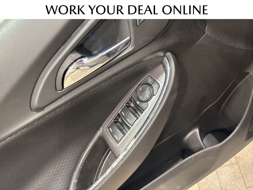 Used 2017 Chevrolet Malibu LT image 18