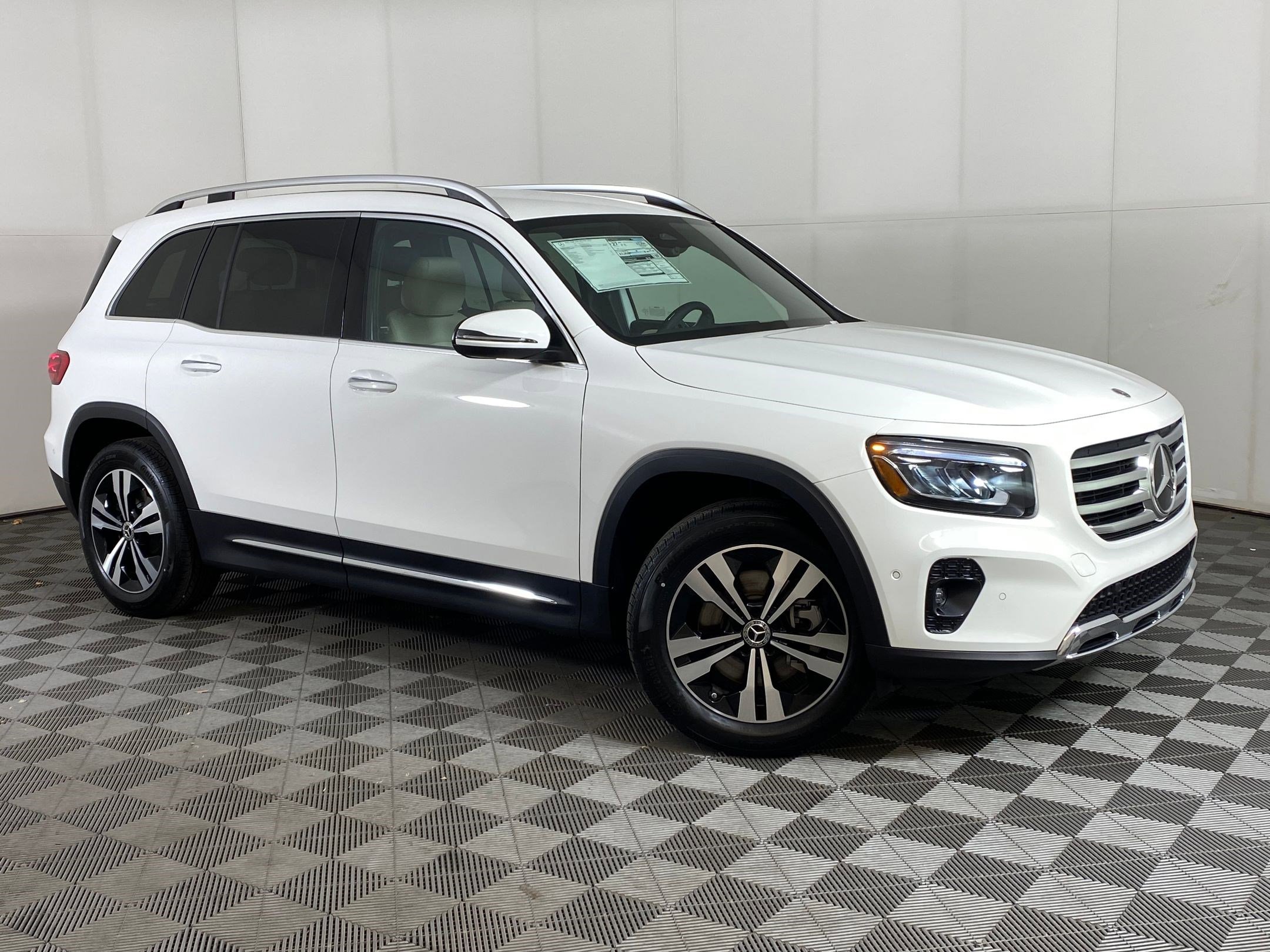 New 2025 Mercedes-Benz GLB 250 4MATIC image 6