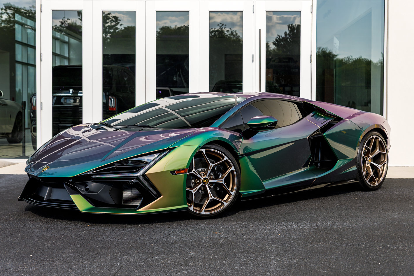 Used 2024 Lamborghini Revuelto AWD/4WD image 2