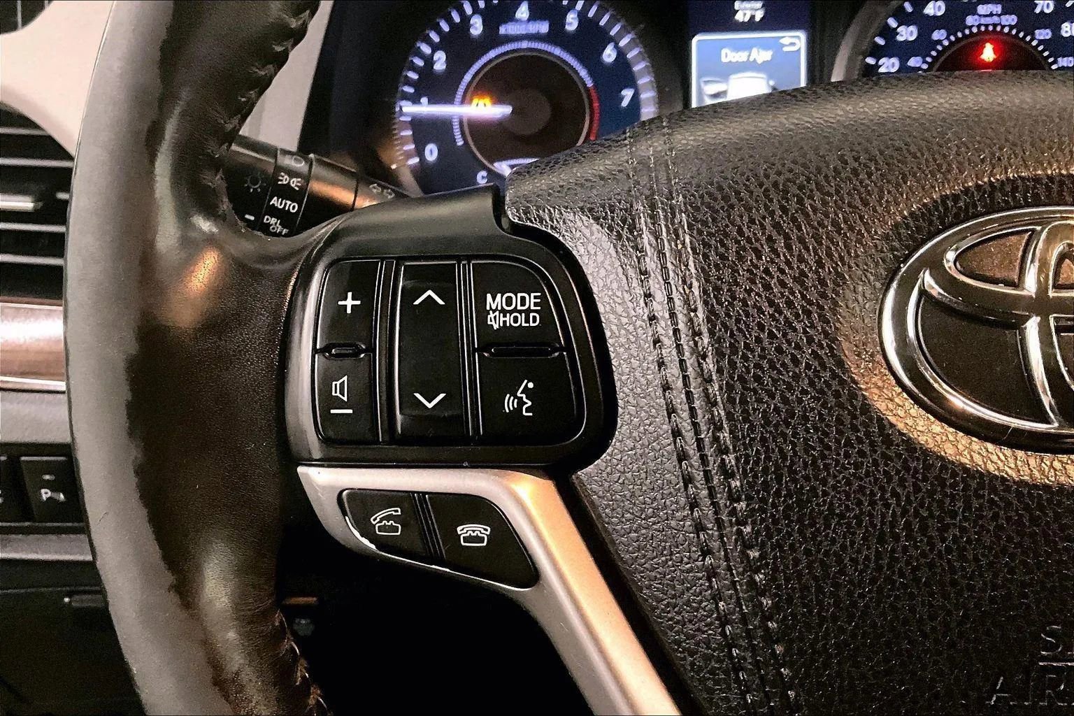 Used 2015 Toyota Sienna Limited Premium image 18