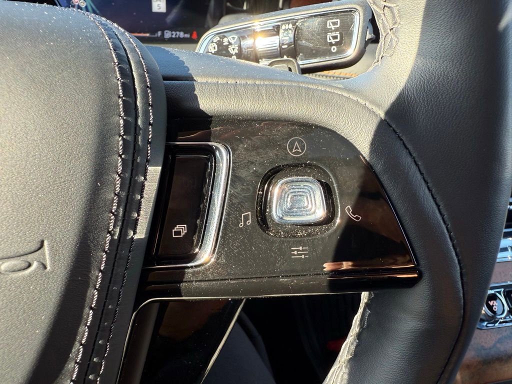 New 2025 Lincoln Aviator Black Label image 40