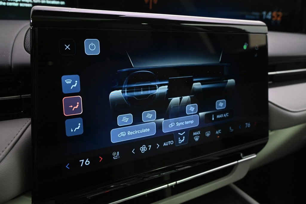 New 2026 Lincoln Nautilus Reserve image 28