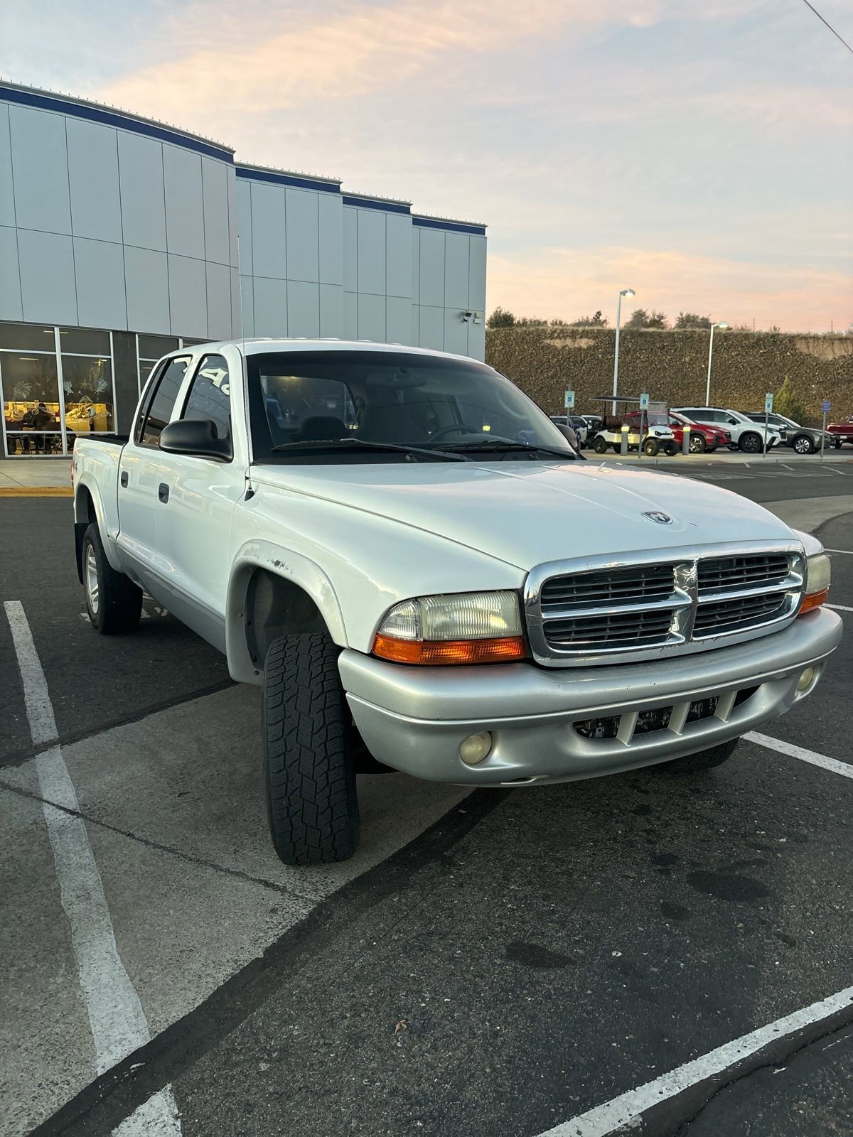 Used 2004 Dodge Dakota SLT w/ Deluxe Convenience Group image 3