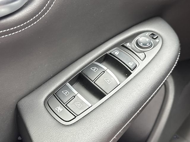 Used 2023 INFINITI QX55 Luxe w/ Cargo Package image 28