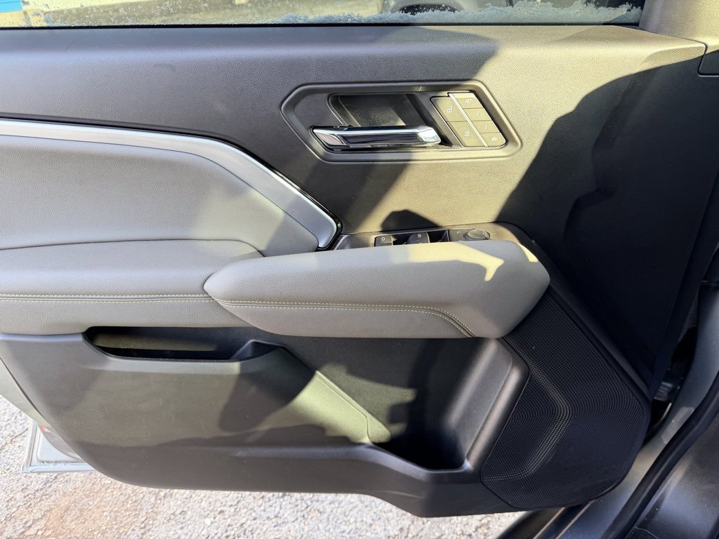 Used 2025 Chevrolet Colorado ZR2 w/ Technology Package image 23