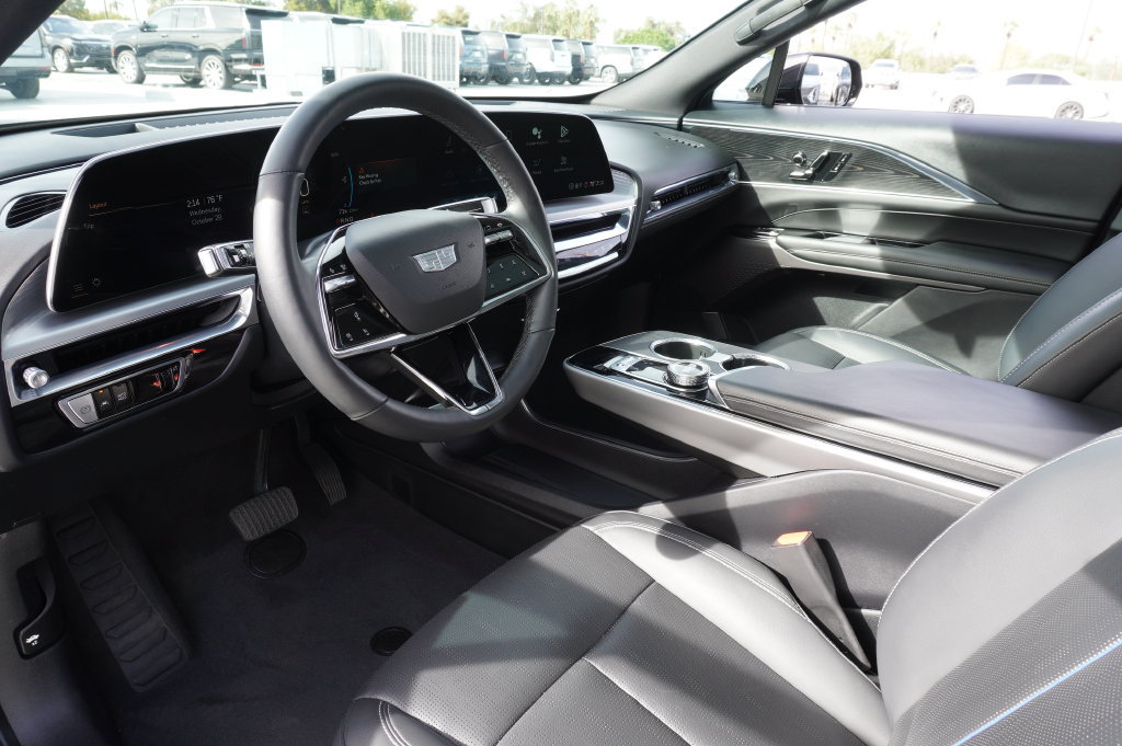 Used 2024 Cadillac Lyriq Sport RWD image 16