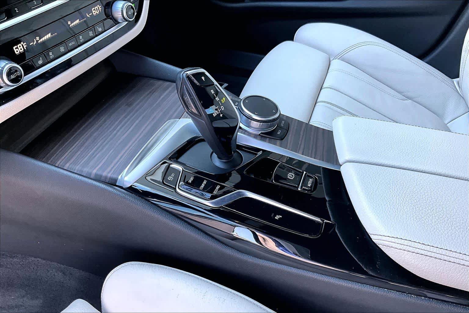 Used 2022 BMW 530i w/ Premium Package RWD image 18