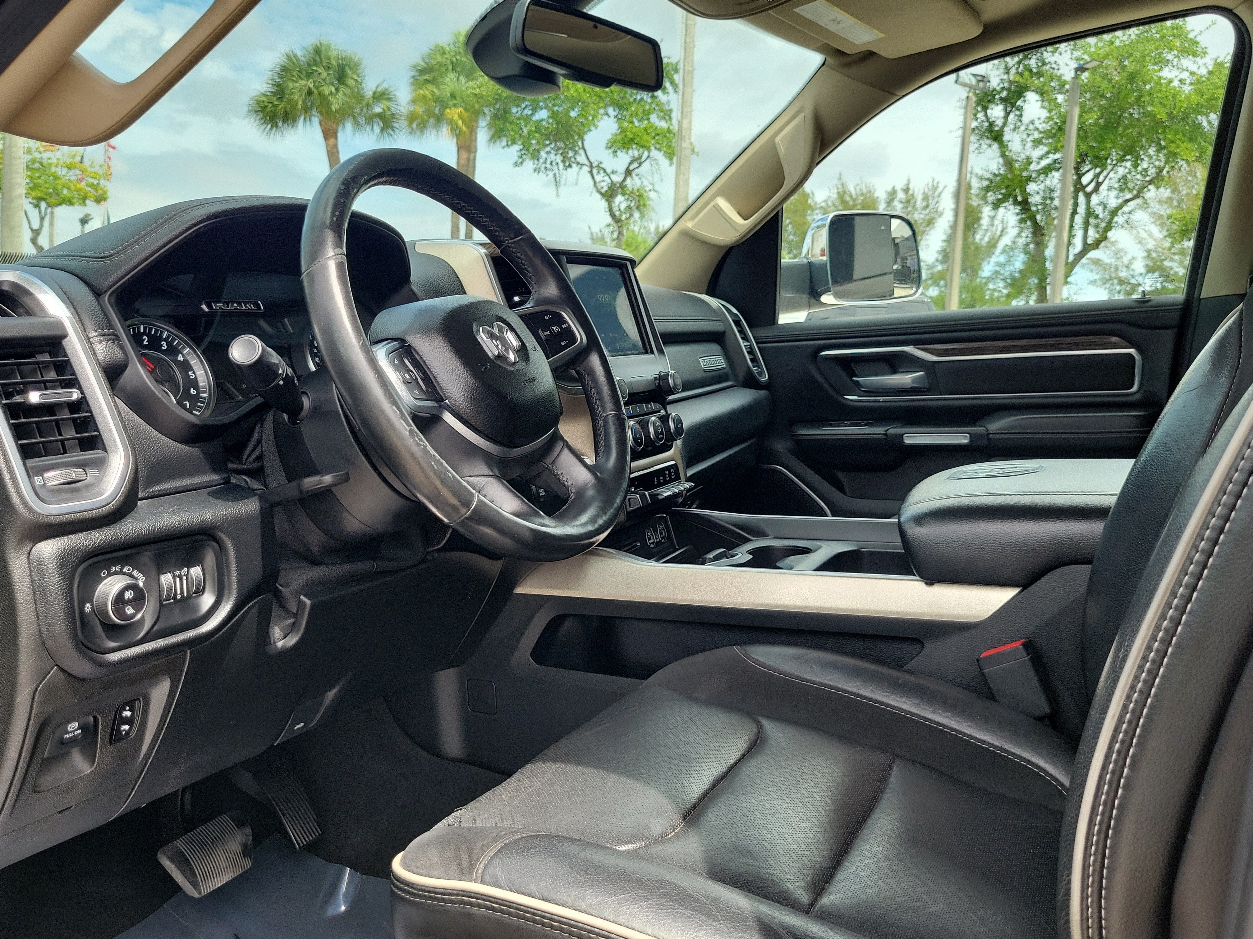 Used 2019 RAM 1500 Laramie AWD/4WD image 9
