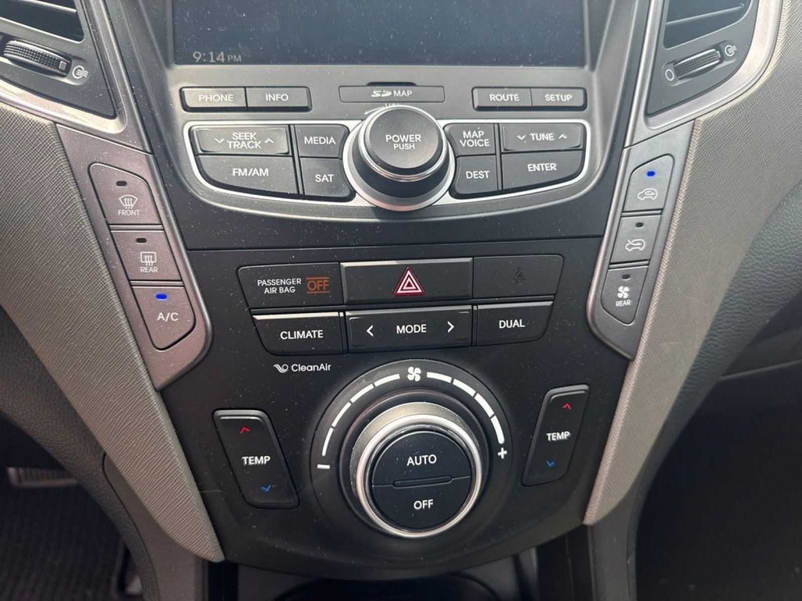 Used 2015 Hyundai Santa Fe Limited w/ Option Group 04 FWD image 18