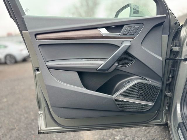 Certified 2025 Audi Q5 2.0T Premium Plus image 10