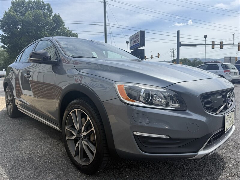 Used 2017 Volvo S60 T5 Cross Country Platinum w/ Climate Package AWD/4WD image 5
