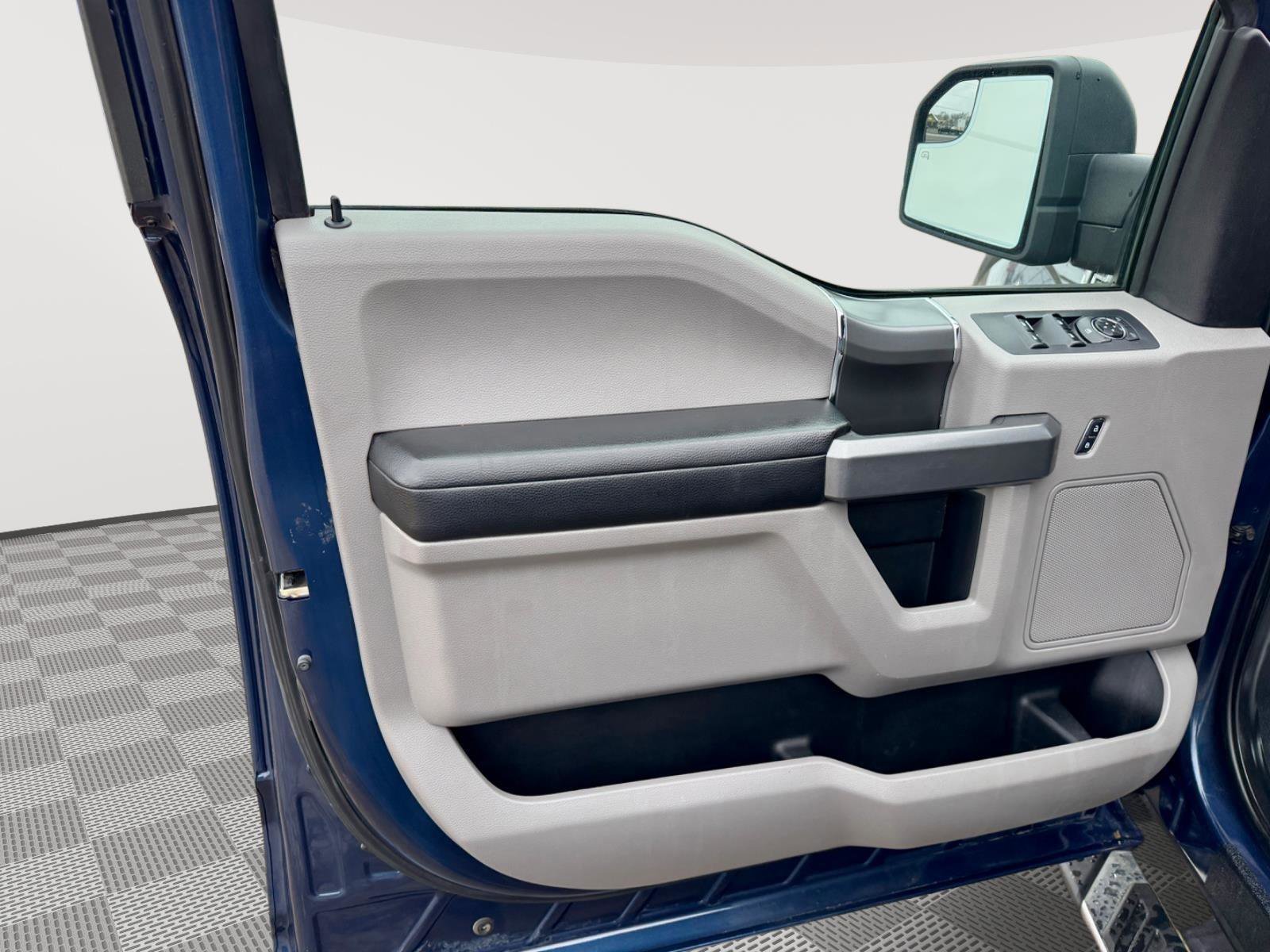 Used 2015 Ford F150 XLT w/ Equipment Group 302A Luxury image 14